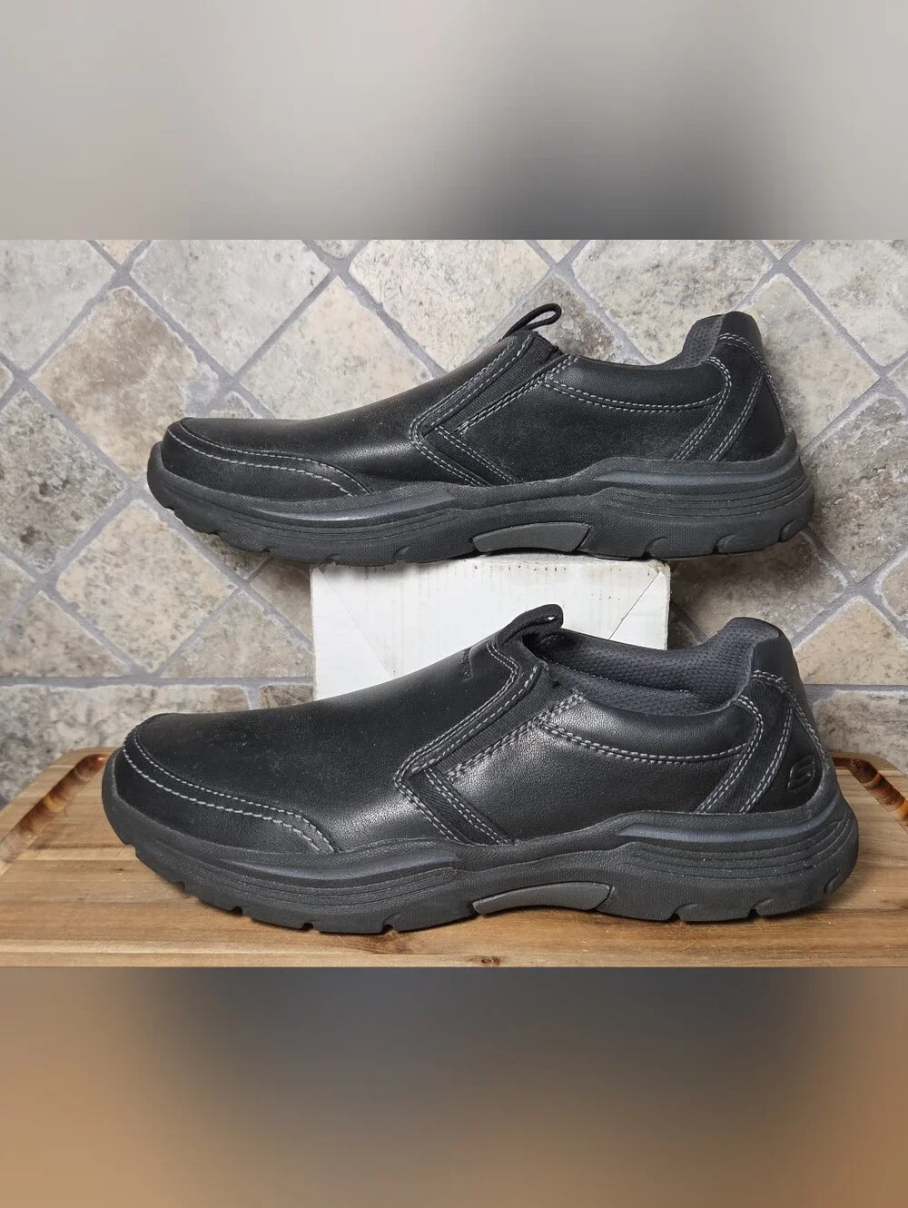 Skechers Mens Relaxed Fit Leather Slip On Loafers Black Size 10.5 Versatile